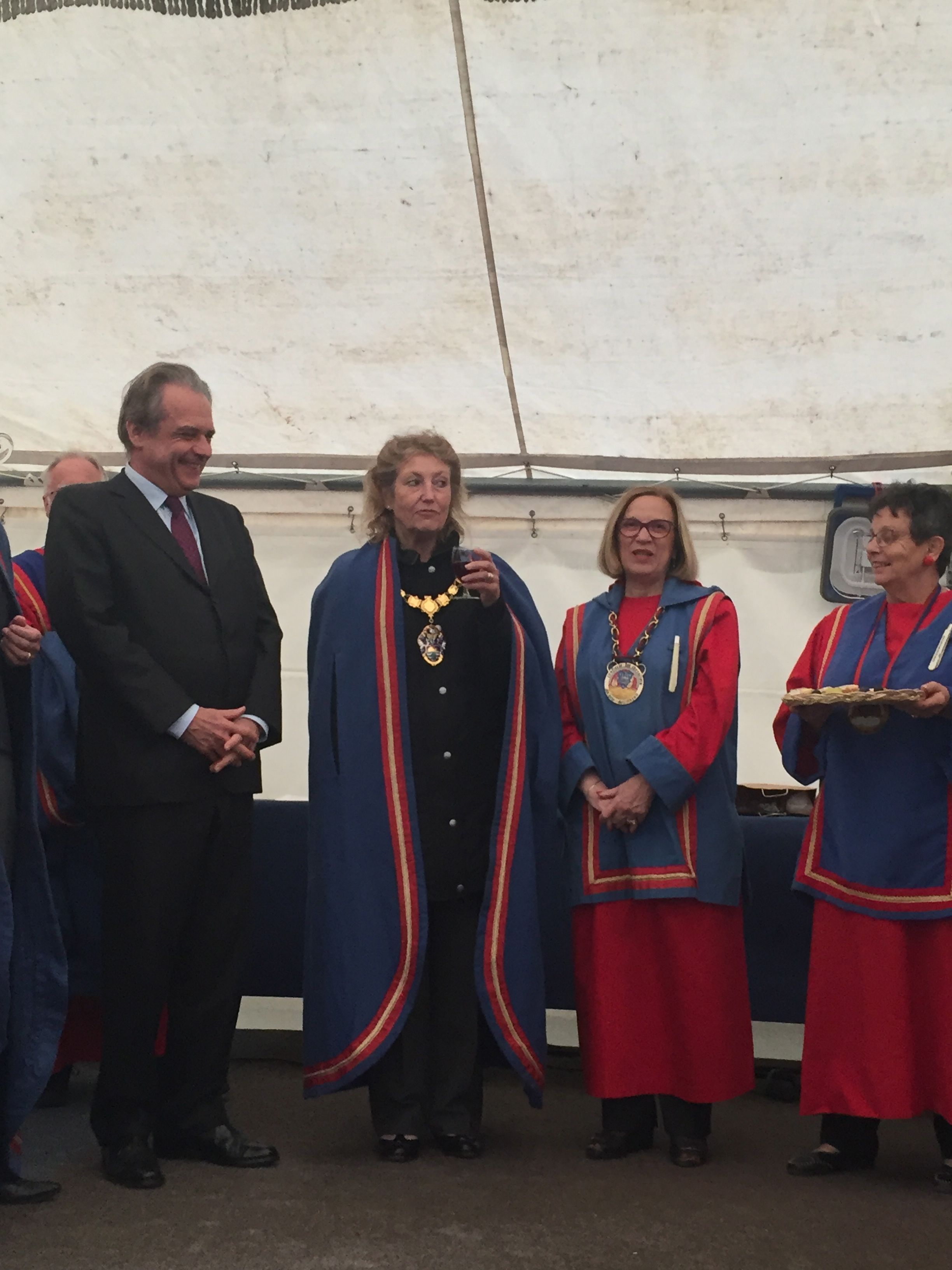 Cérémonie d'intronisation de la Maire de Spelthorne Vivienne Leighton en Chevalier du Brie de Melun Cérémonie d'intronisation de la Maire de Spelthorne Vivienne Leighton en Chevalier du Brie de Melun