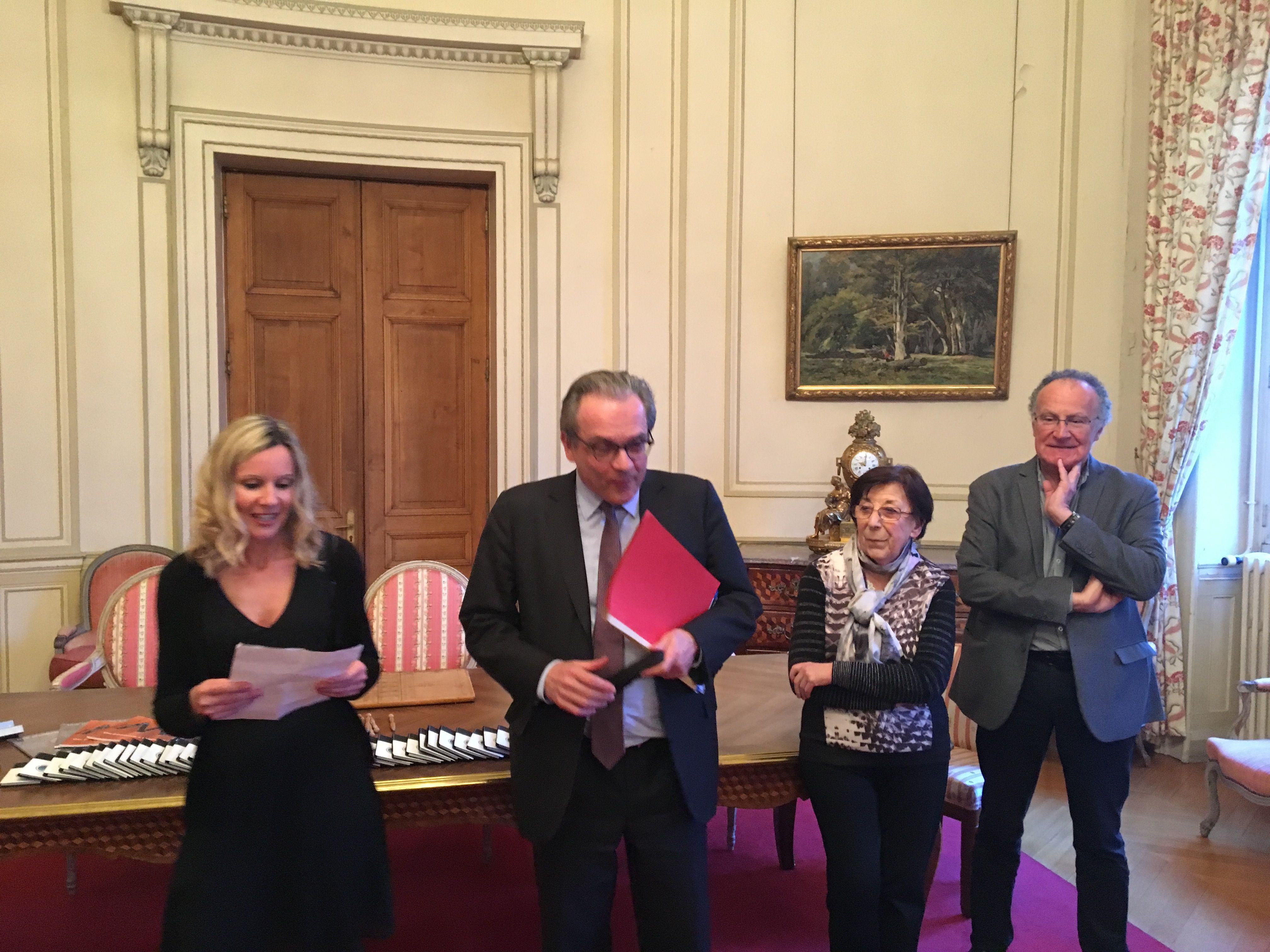 Discours du Maire de Melun Louis Vogel suivi de celui de Chrystelle Marosz-Collet Discours du Maire de Melun Louis Vogel suivi de celui de Chrystelle Marosz-Collet